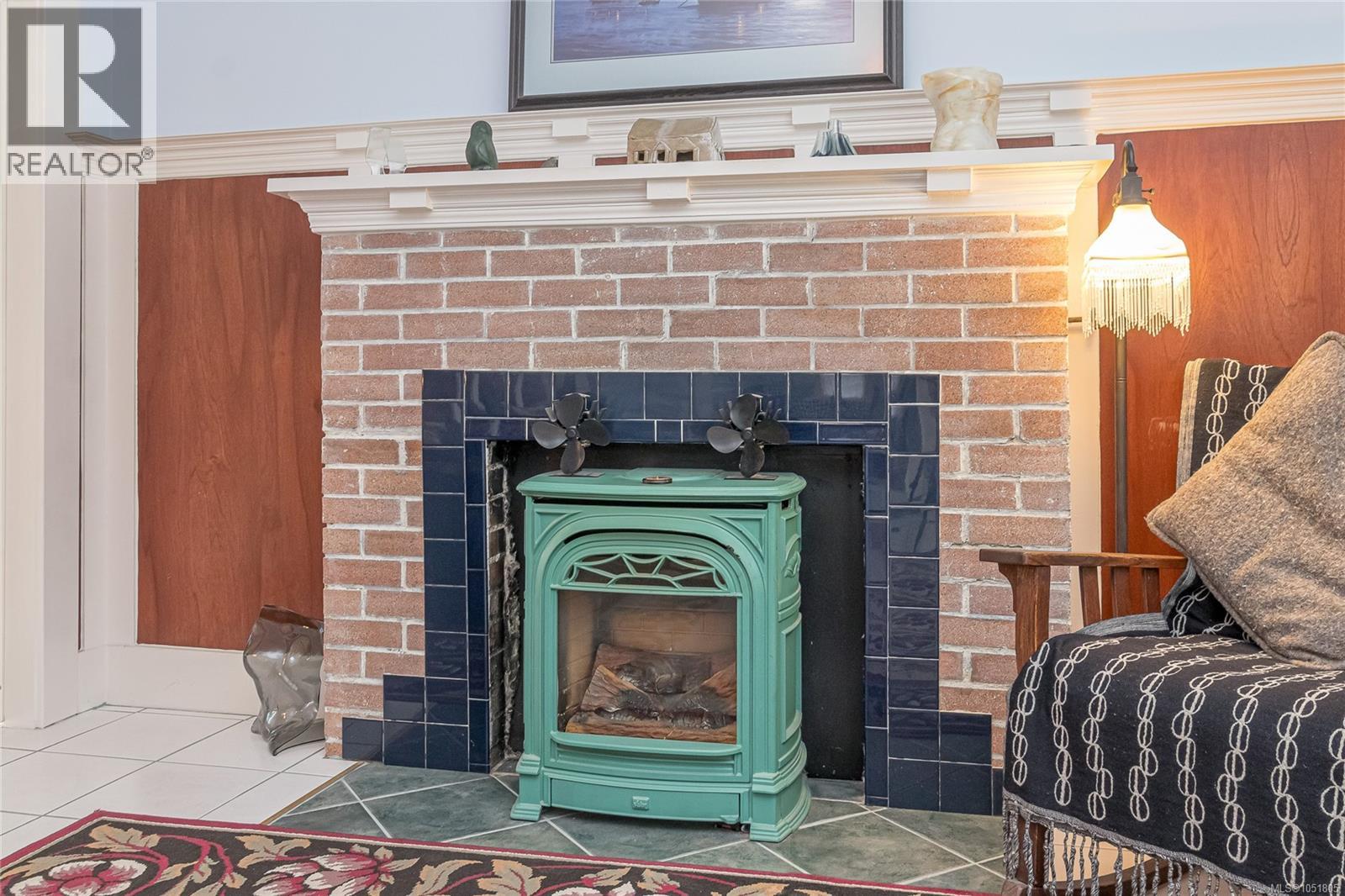 9945 Cedar St Property Photo 14