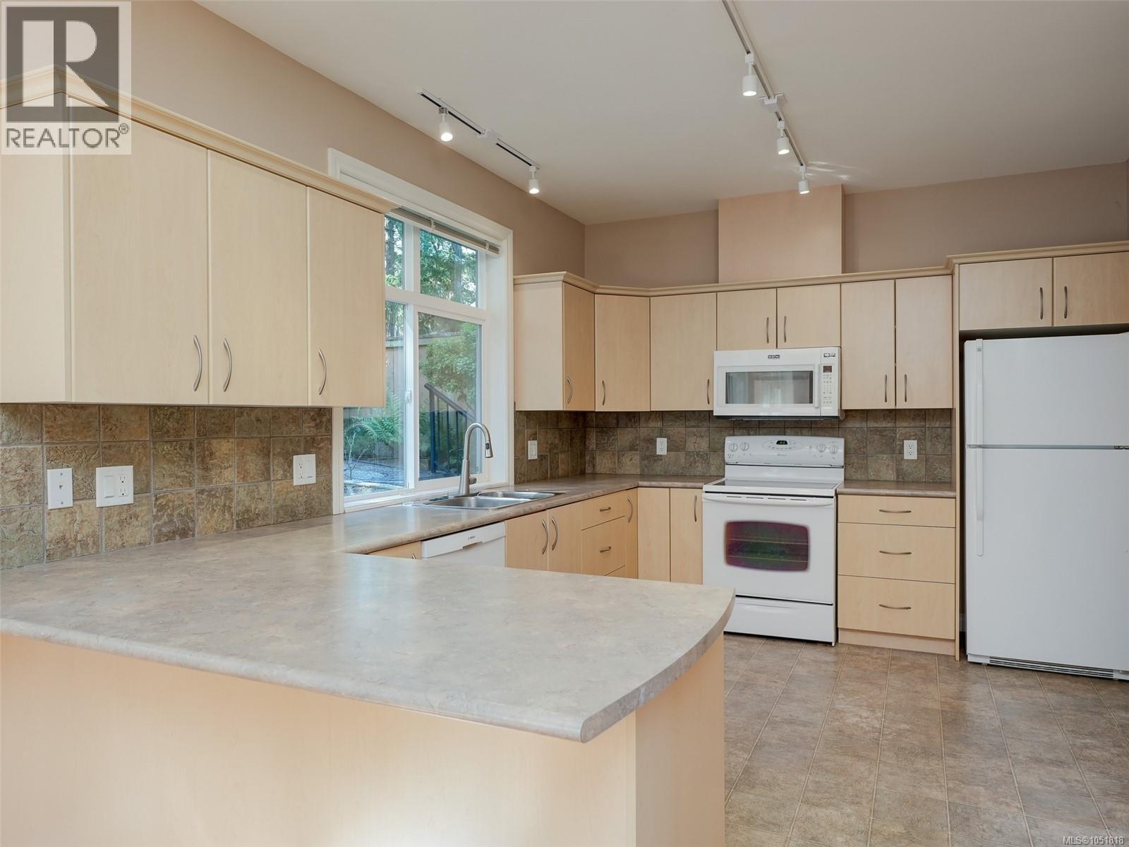 809 Rogers Way Property Photo 10