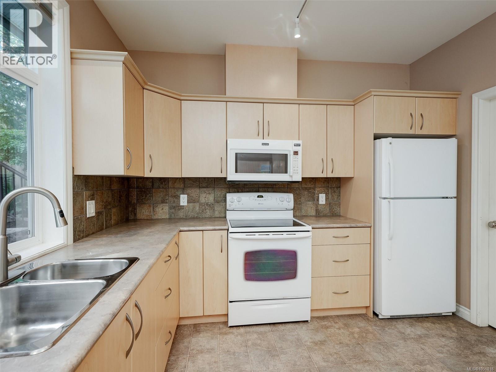 809 Rogers Way Property Photo 12