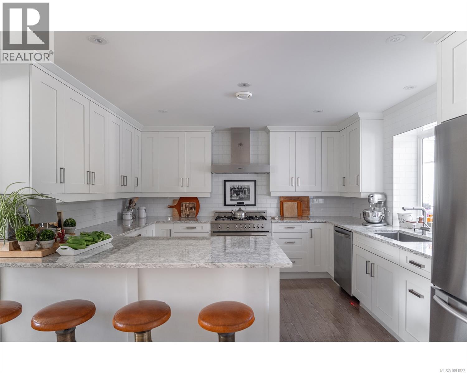 1045 Ravensbourne Lane Property Photo 1