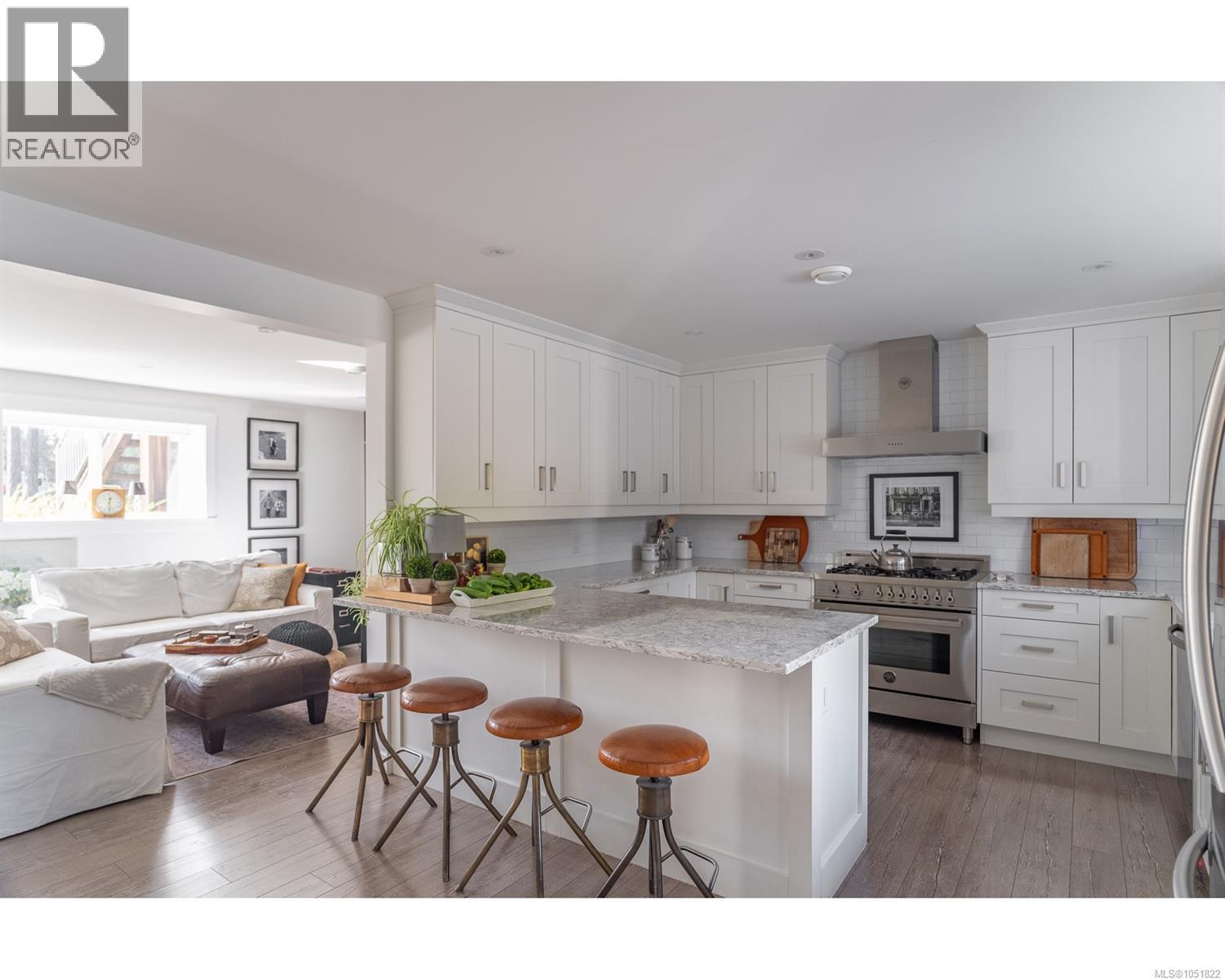 1045 Ravensbourne Lane Property Photo 12