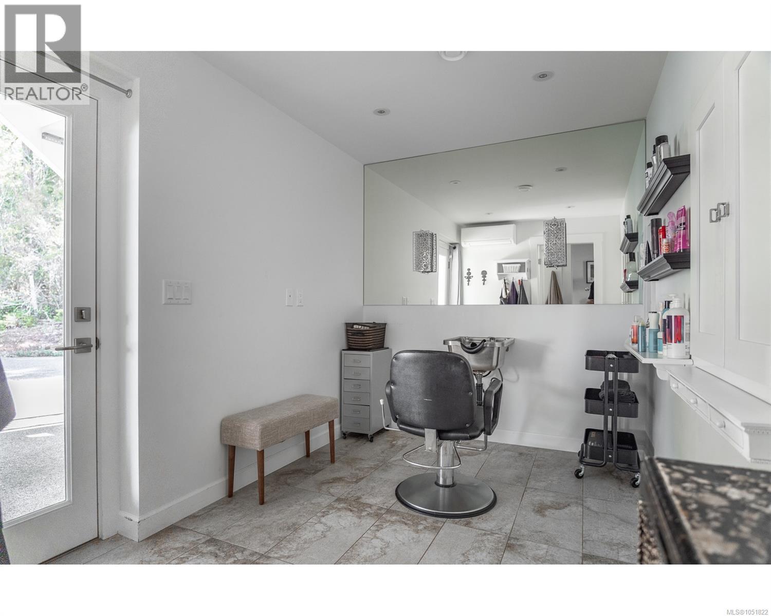 1045 Ravensbourne Lane Property Photo 18