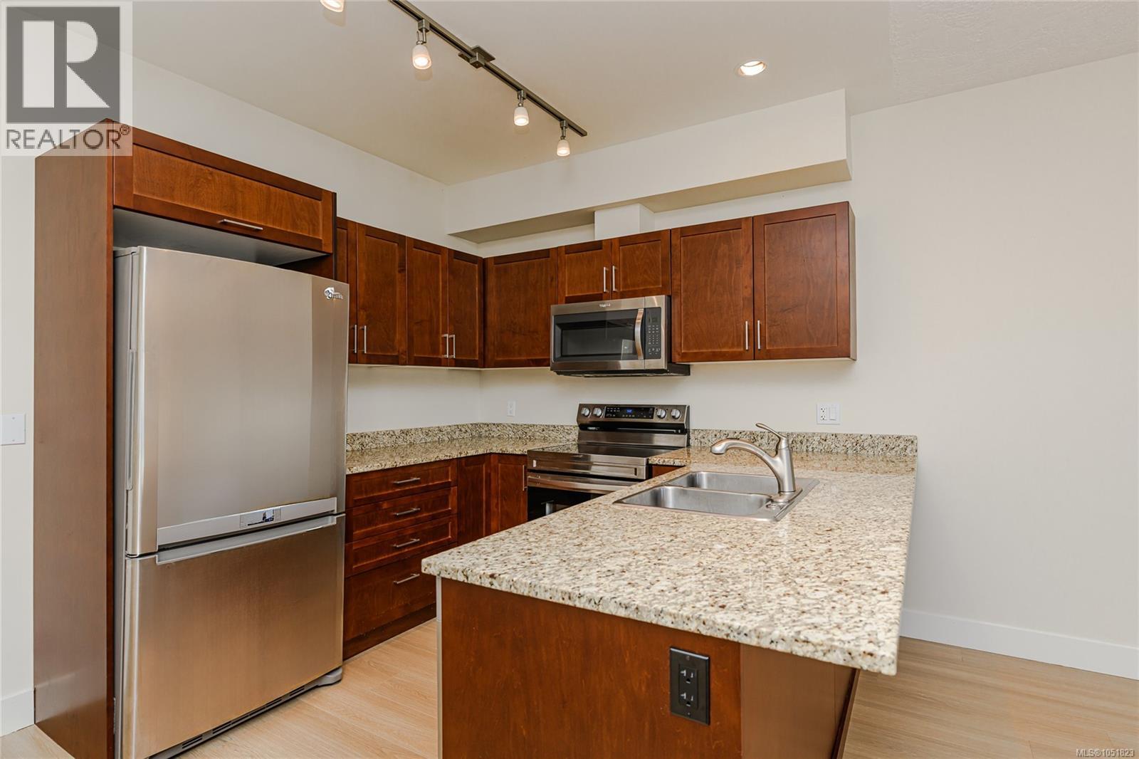 2105 Greenhill Rise Property Photo 11