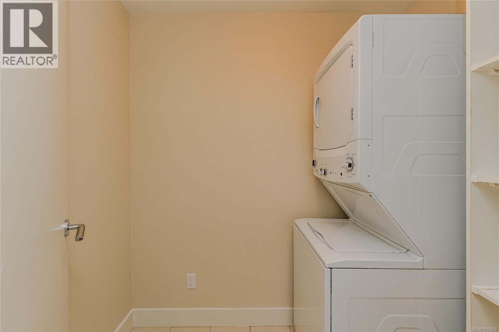 2105 Greenhill Rise Property Photo 17