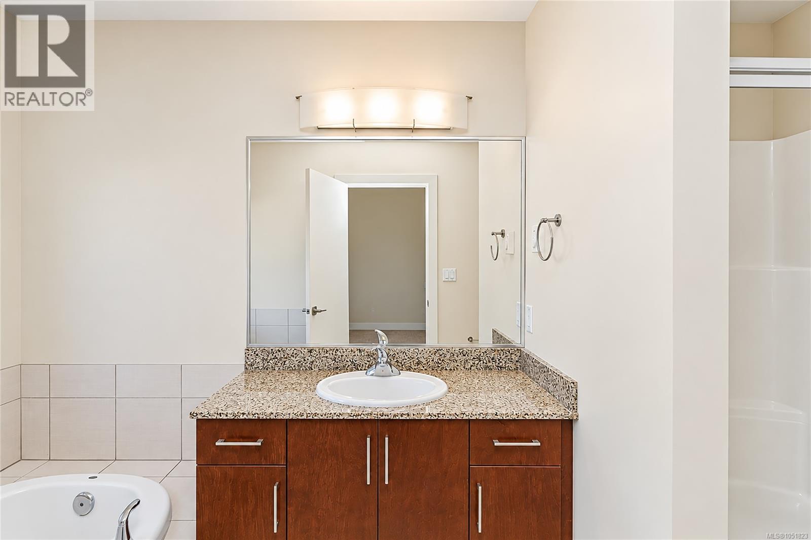 2105 Greenhill Rise Property Photo 24