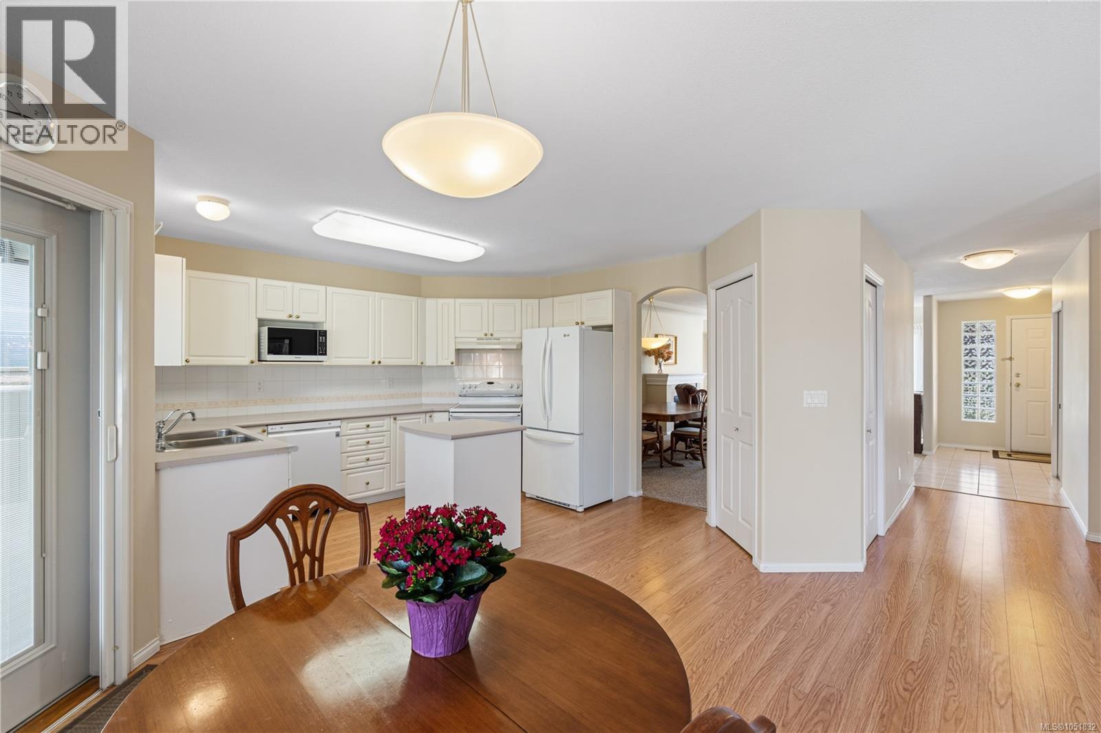 568 Hampstead St Property Photo 2