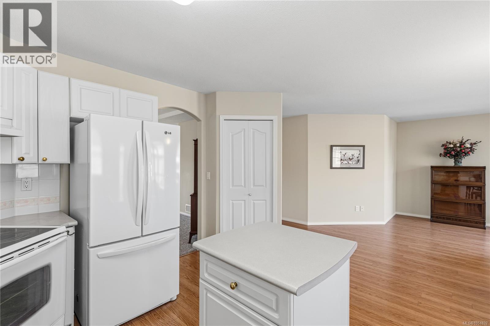 568 Hampstead St Property Photo 13