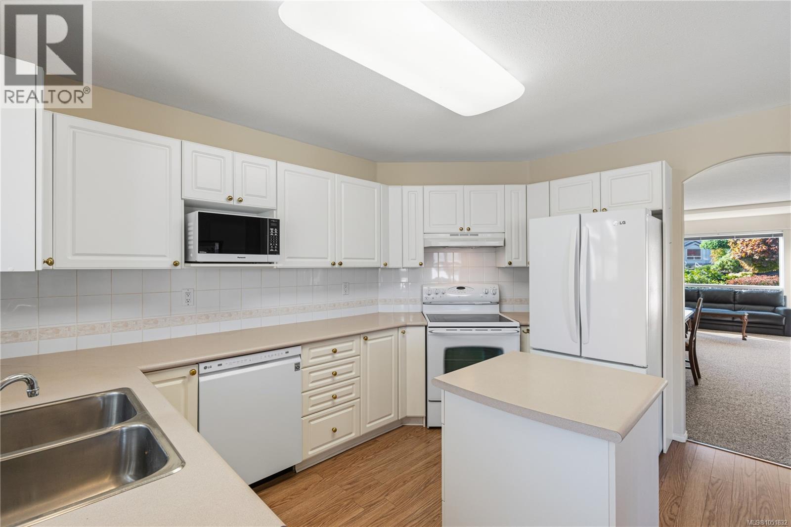 568 Hampstead St Property Photo 14