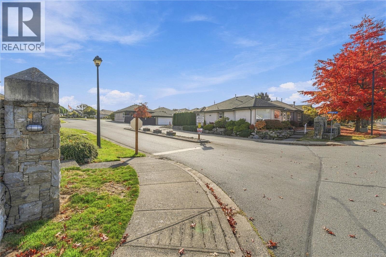 568 Hampstead St Property Photo 40