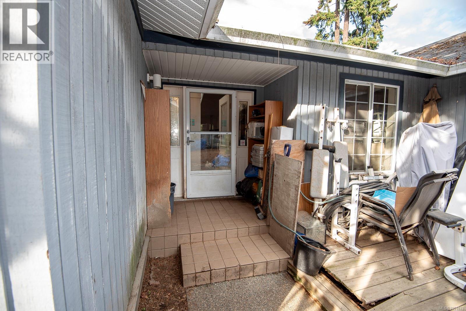 1706 Mills Rd Property Photo 3