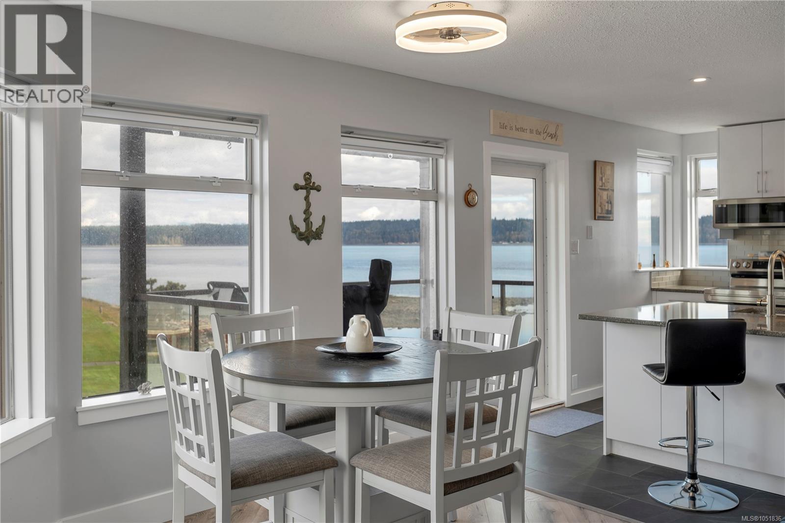 1401 27 Island Hwy S Property Photo 6