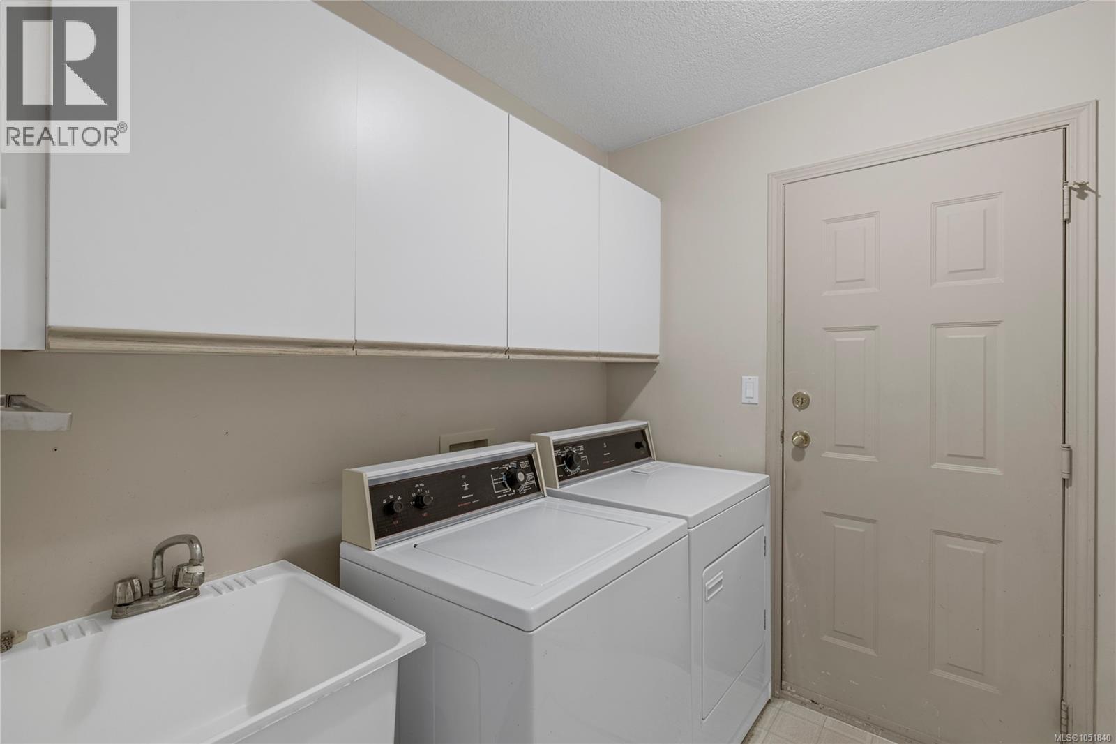 728 Banwell Crt Property Photo 17