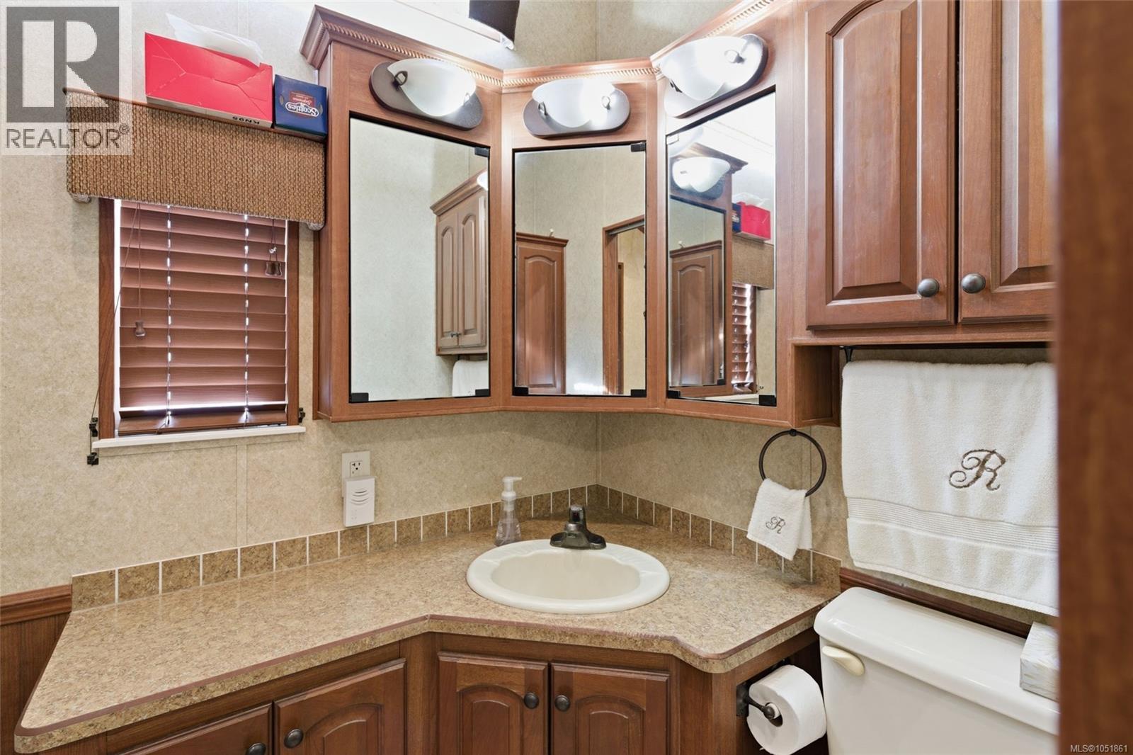 2118 Buttle Lake Way Property Photo 14