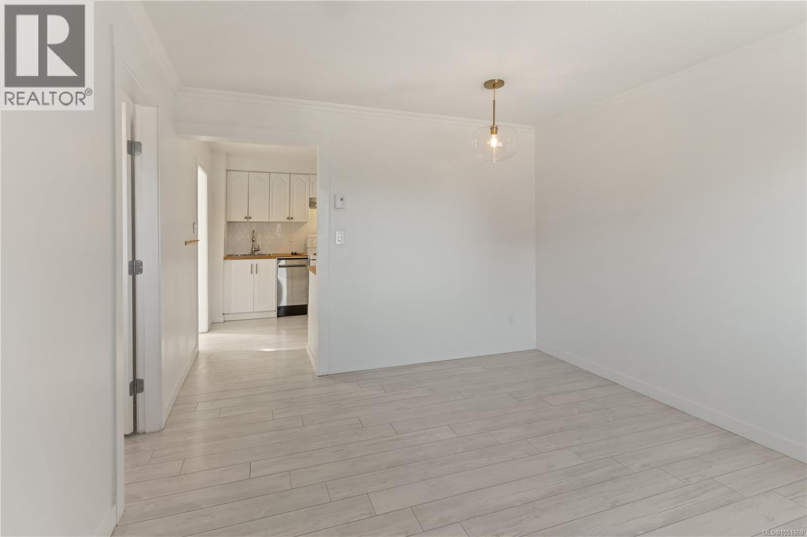 425 Stewart Ave Property Photo 12
