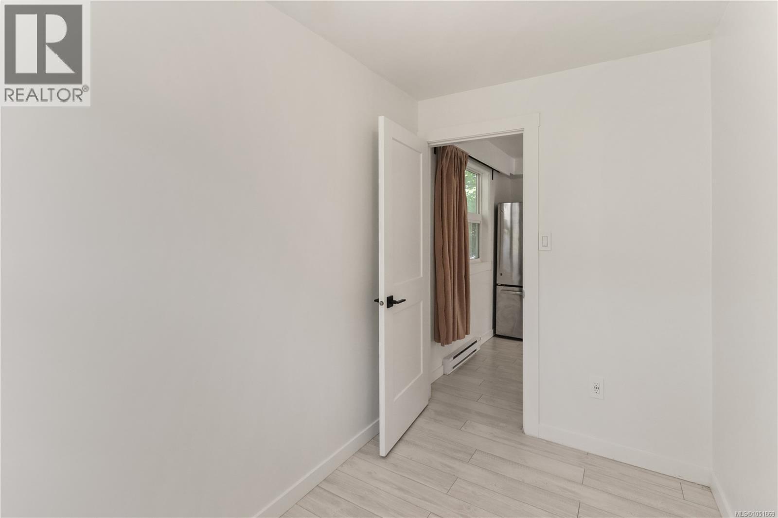 425 Stewart Ave Property Photo 24