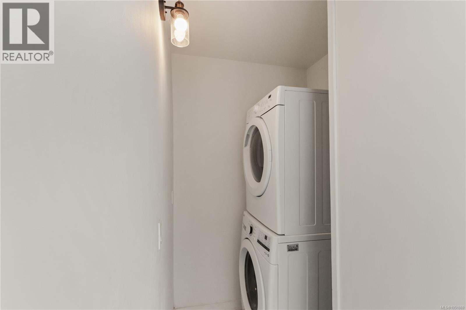425 Stewart Ave Property Photo 29