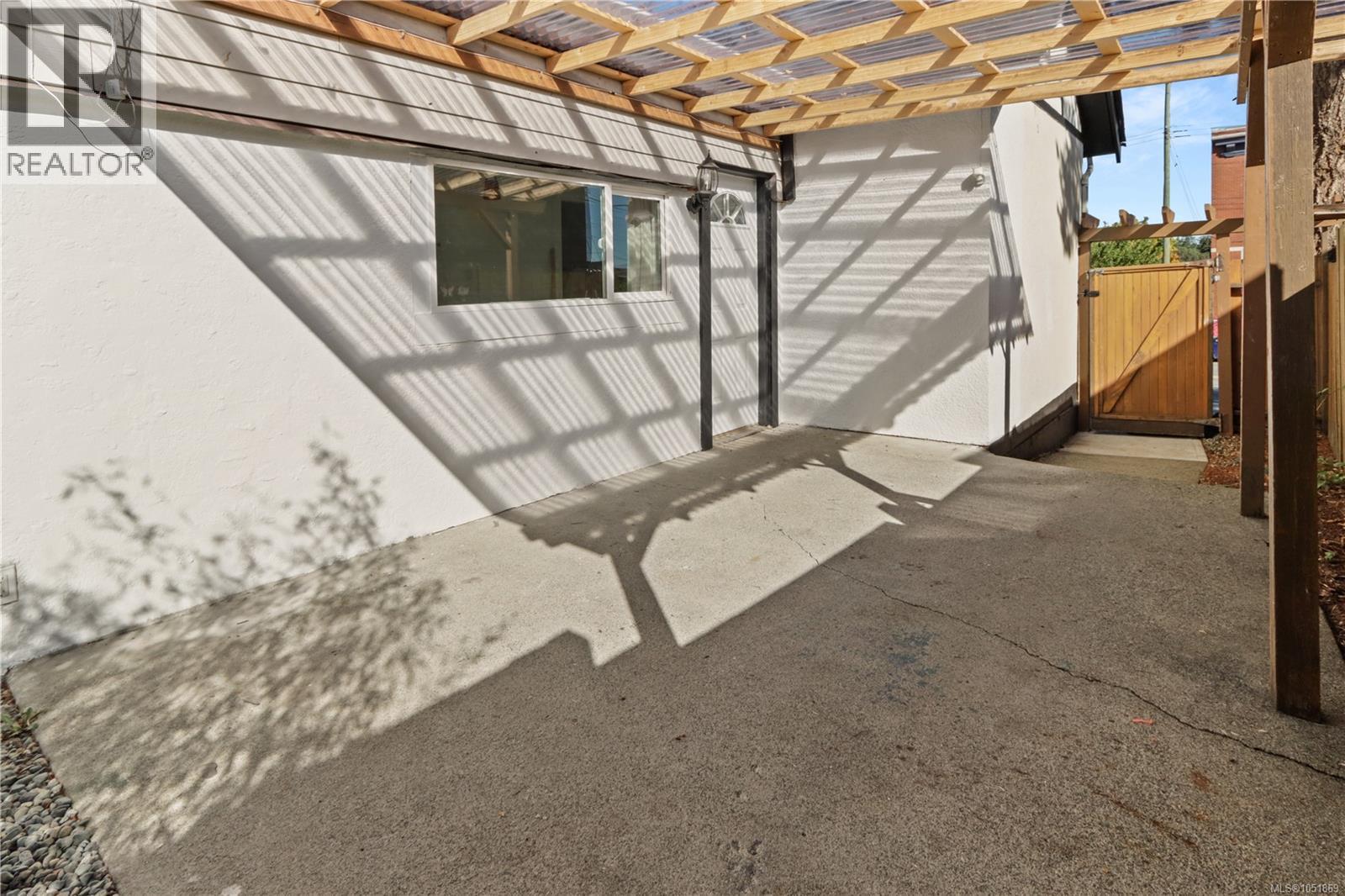 425 Stewart Ave Property Photo 32