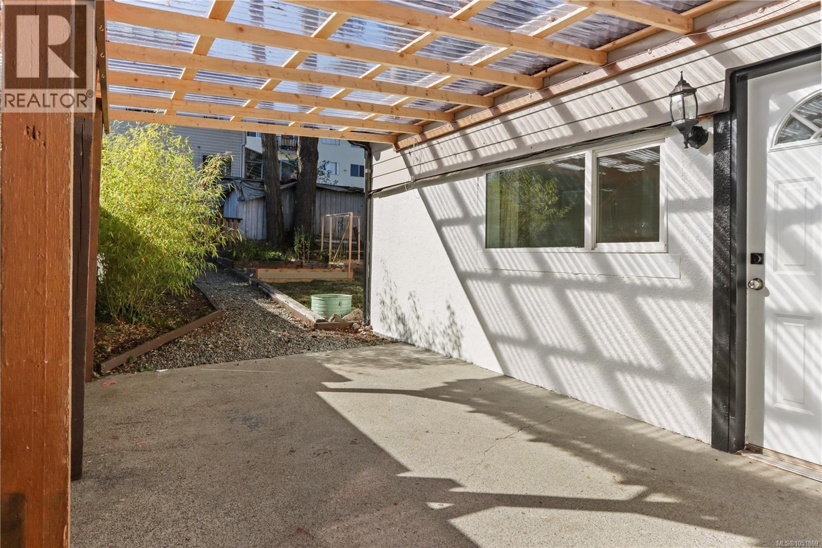 425 Stewart Ave Property Photo 33
