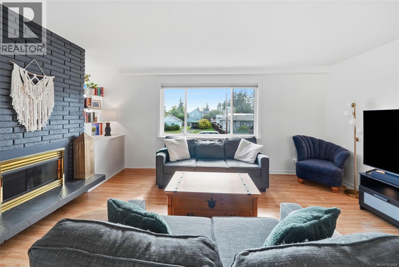 1088 Nelson St Property Photo 3