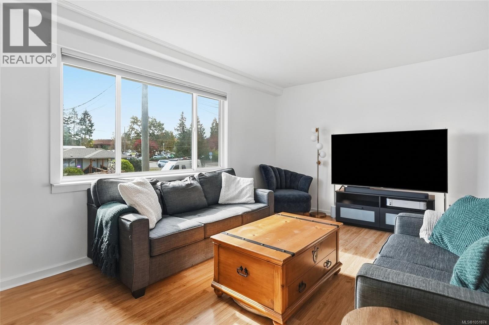 1088 Nelson St Property Photo 7
