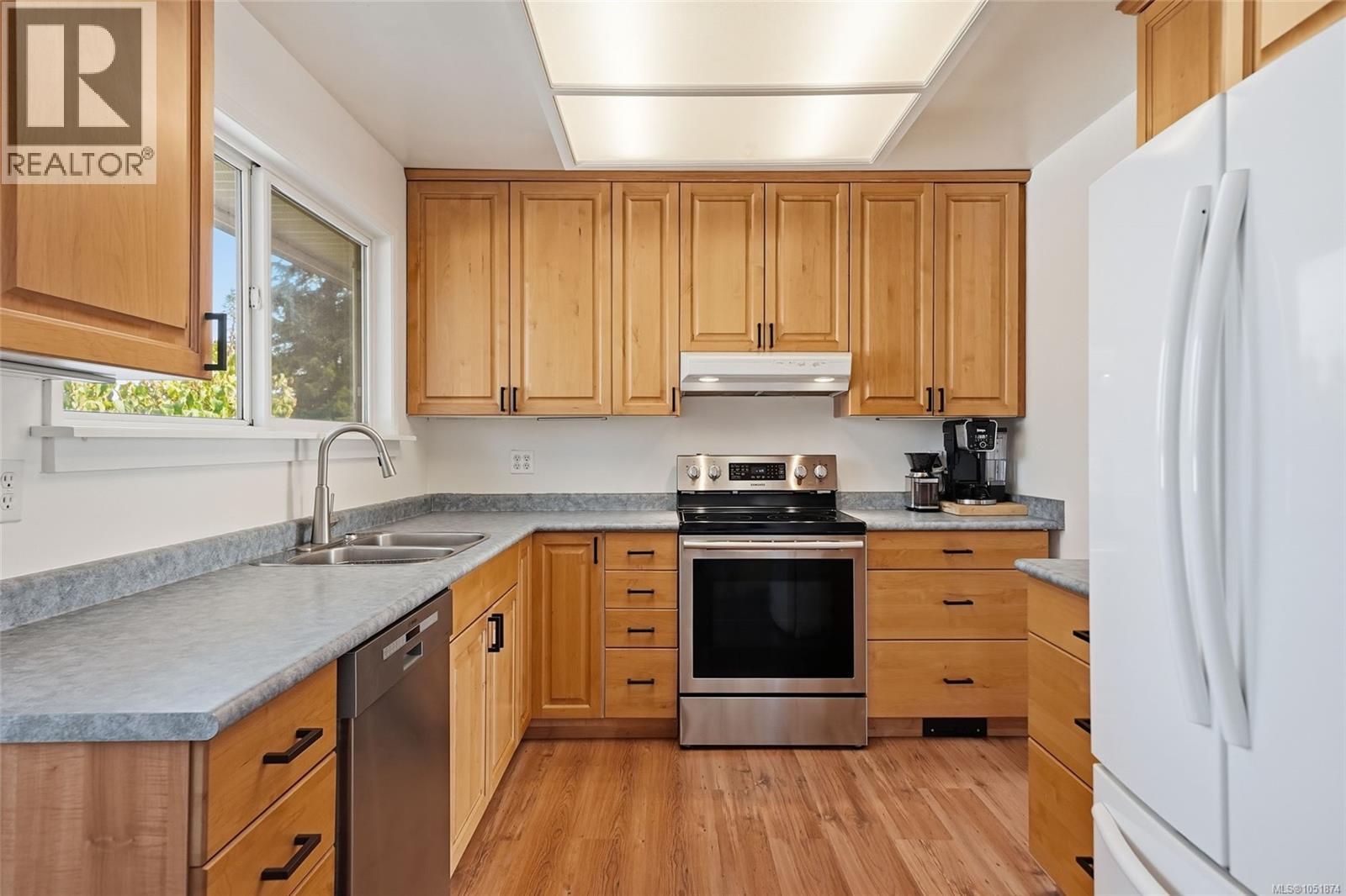 1088 Nelson St Property Photo 10