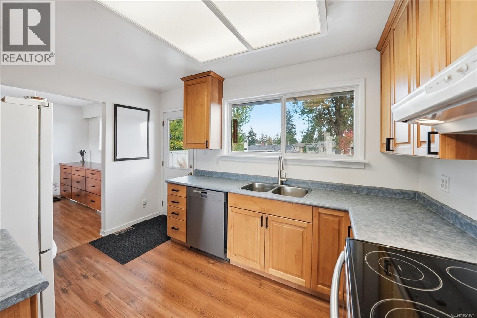 1088 Nelson St Property Photo 13