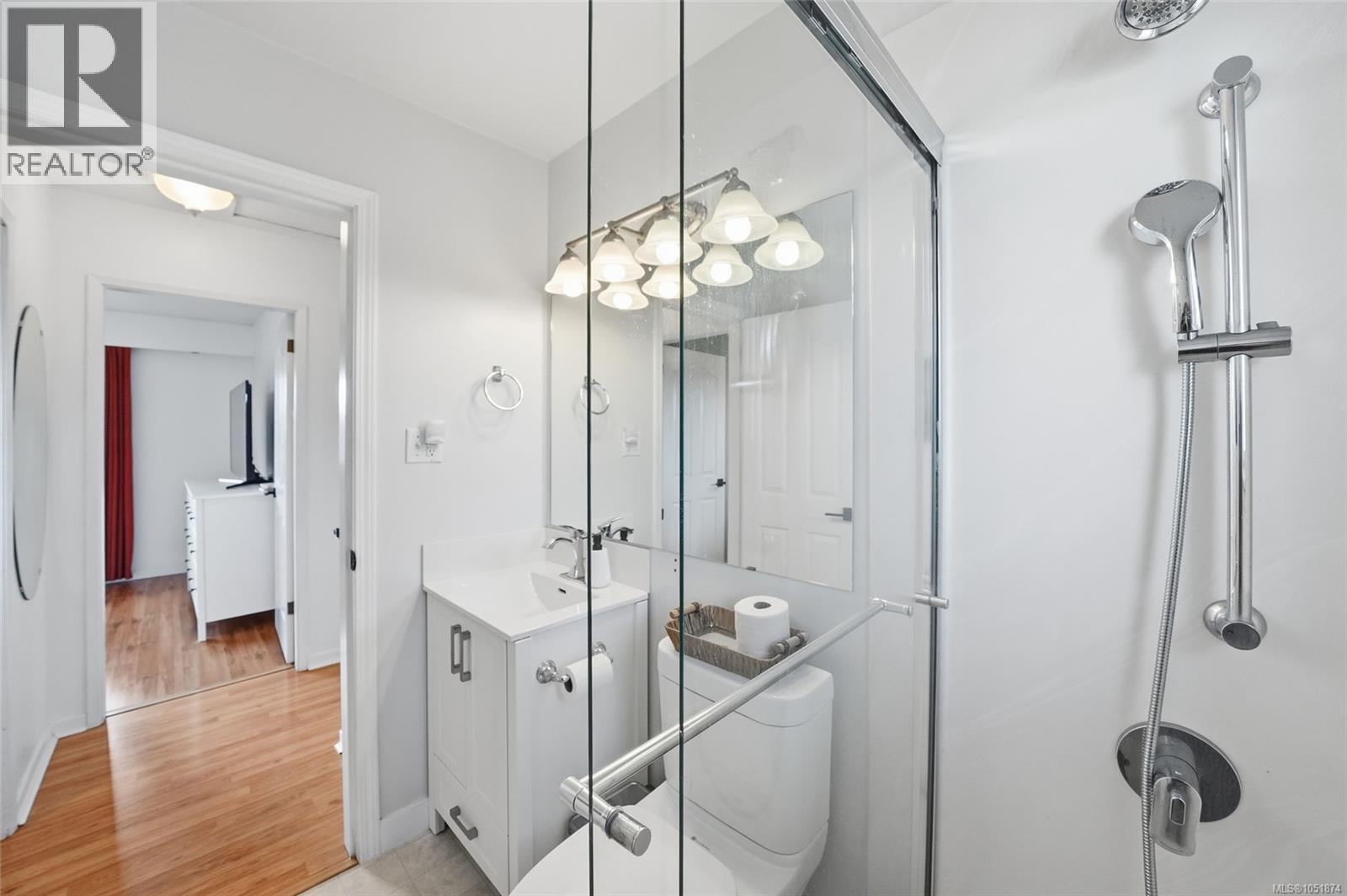 1088 Nelson St Property Photo 17