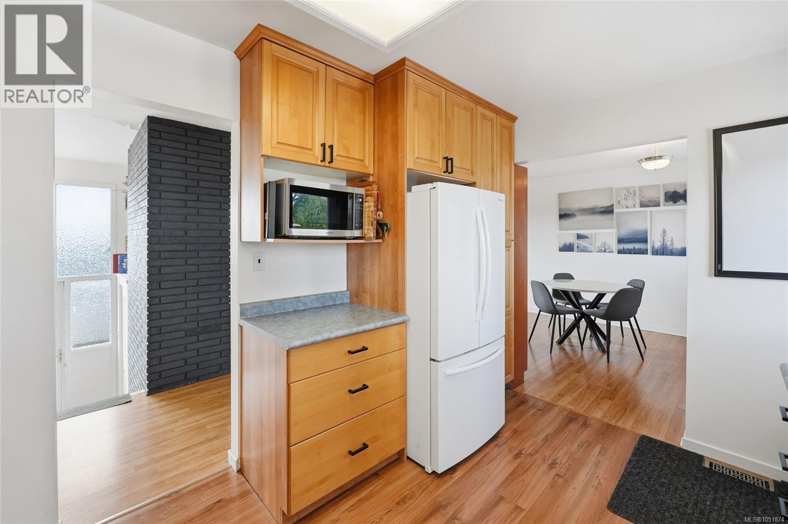 1088 Nelson St Property Photo 28