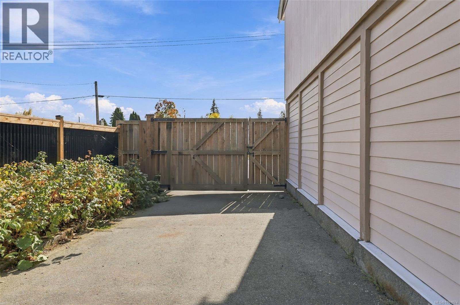 1088 Nelson St Property Photo 57
