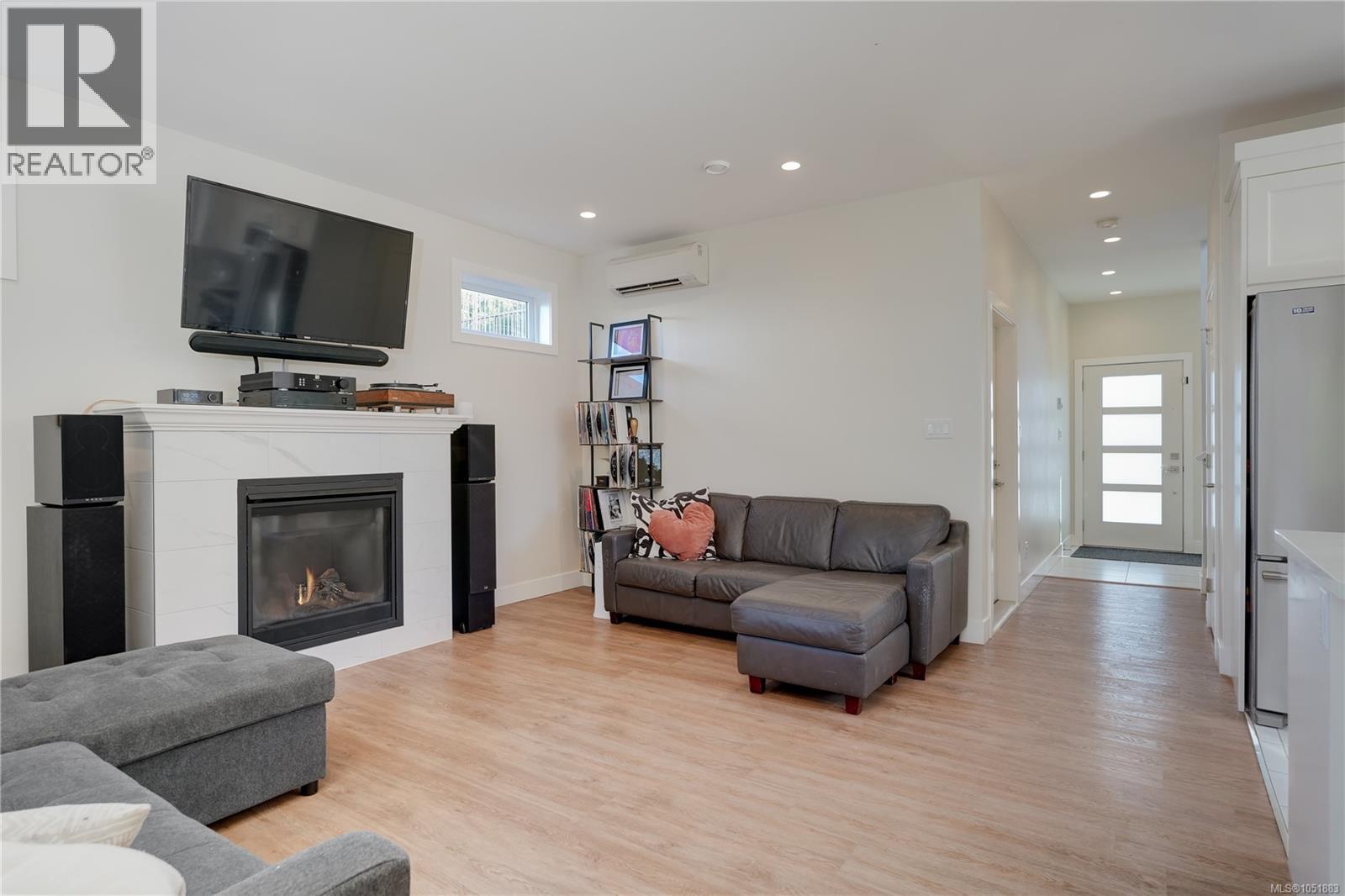 1064 Gammon Way Property Photo 4