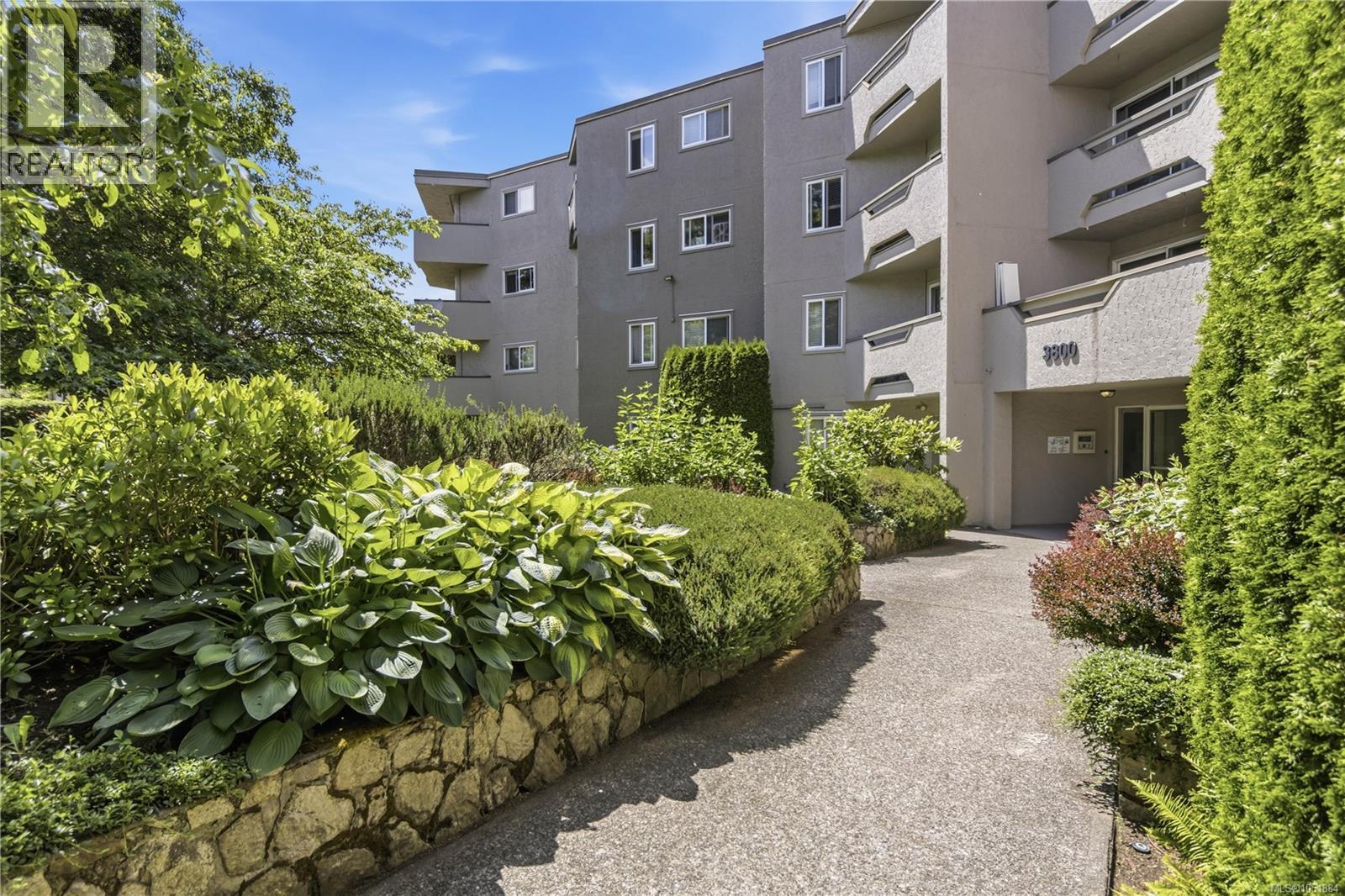 206 3800 Quadra St