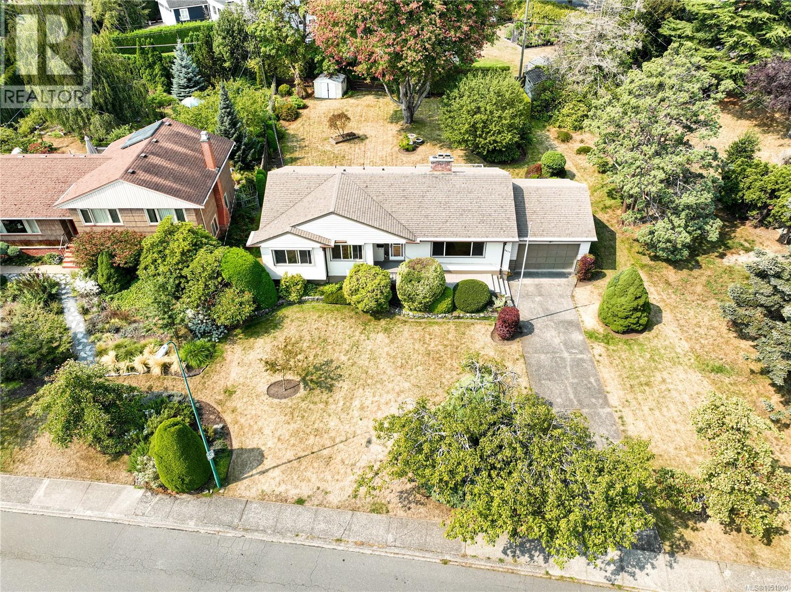 3278 Henderson Rd Property Photo 1