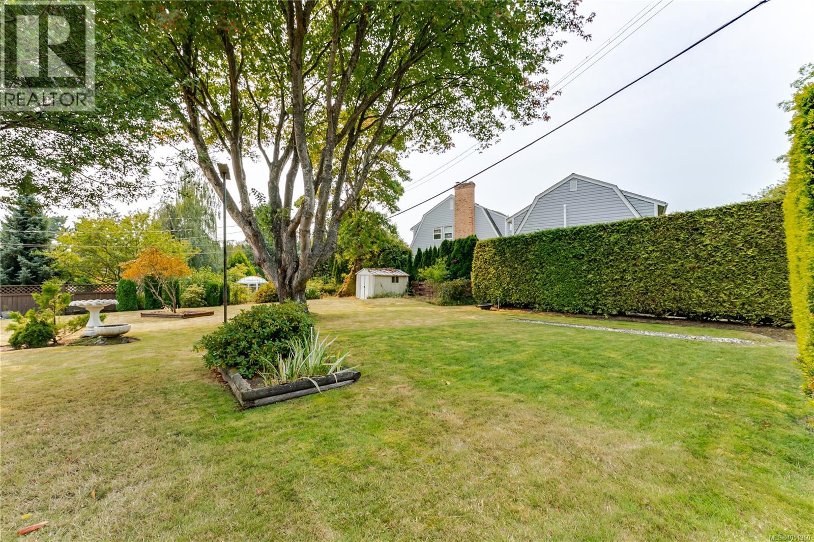 3278 Henderson Rd Property Photo 4