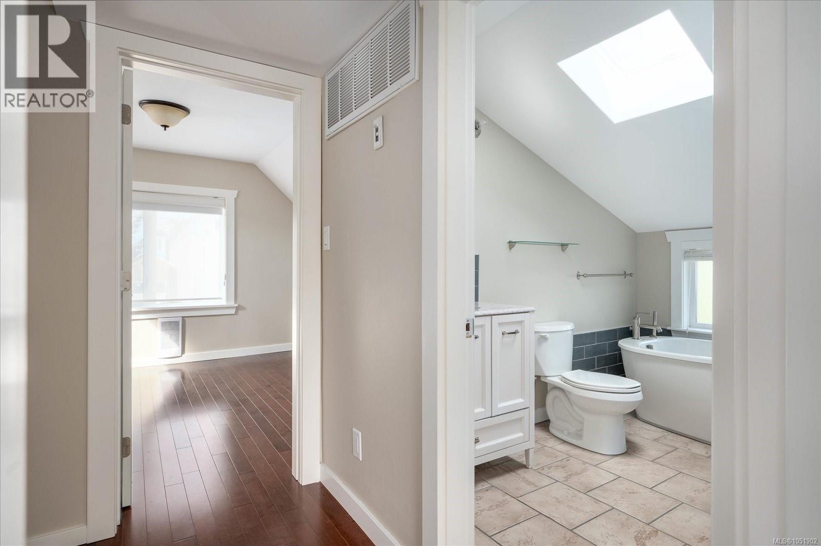 351 Wesley St Property Photo 29