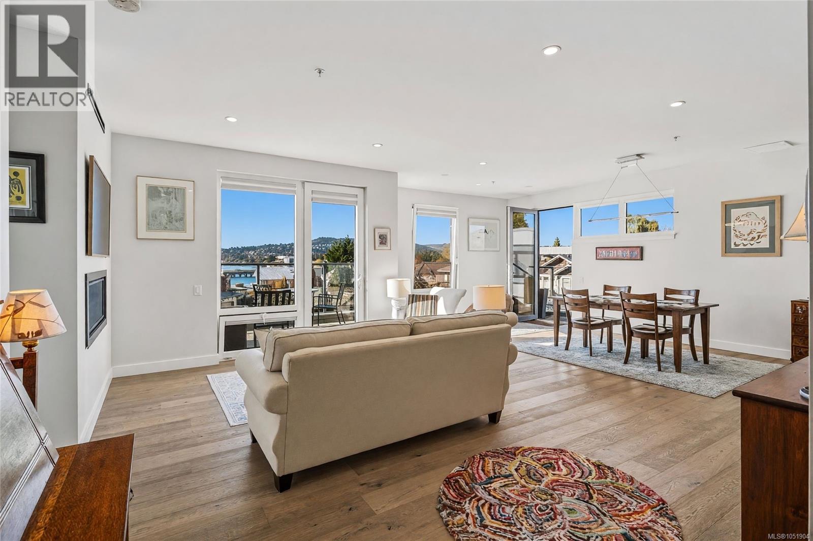 6 9667a First St Property Photo 4