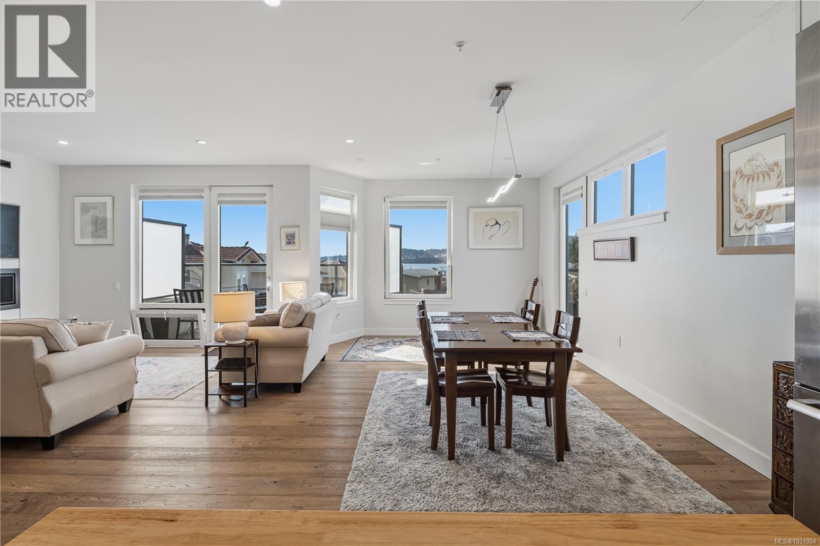 6 9667a First St Property Photo 8