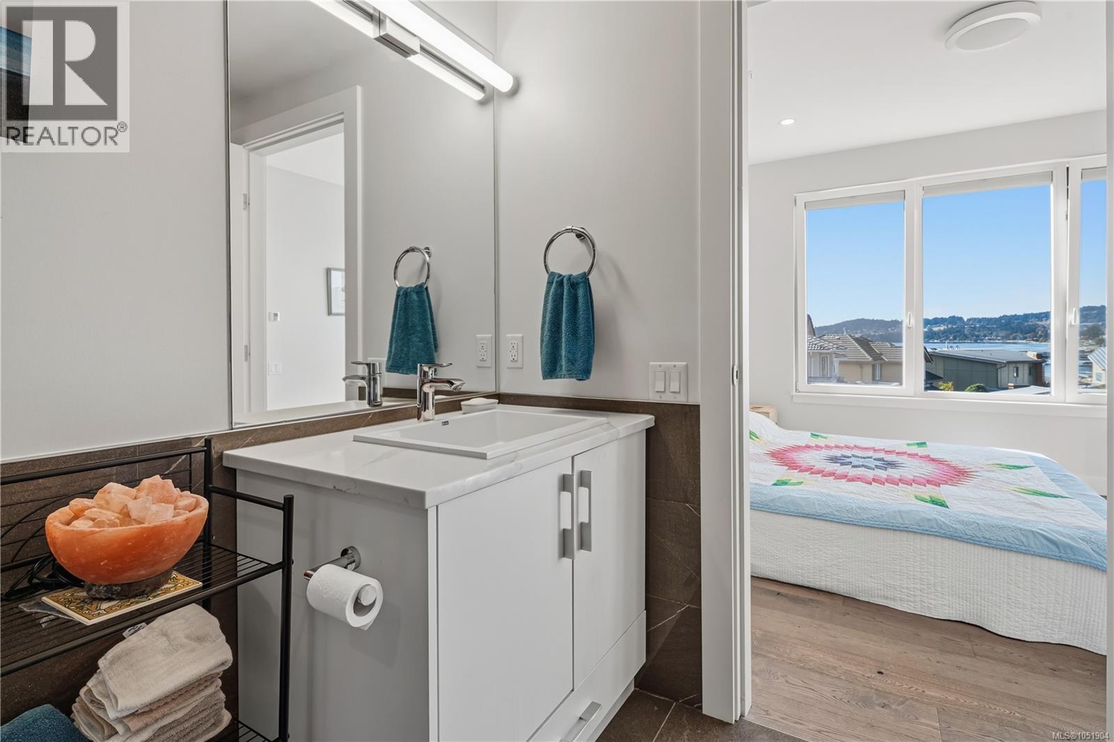 6 9667a First St Property Photo 18