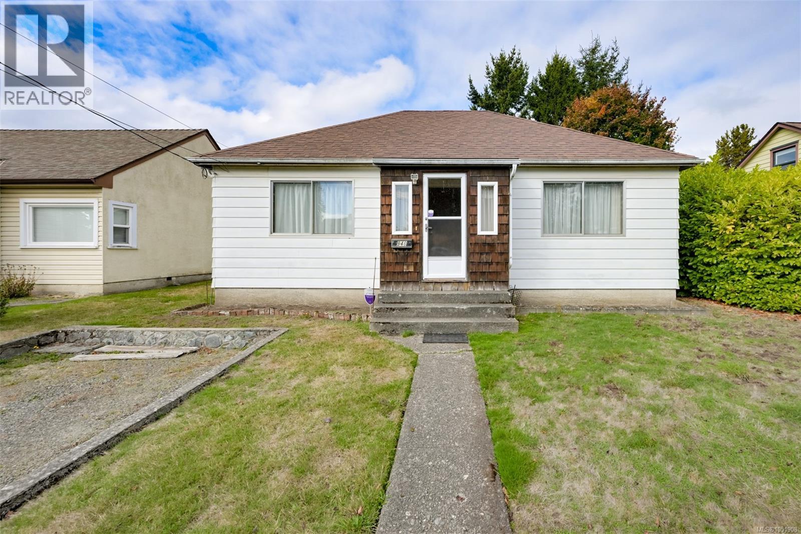 948 Dunsmuir Rd Property Photo 1