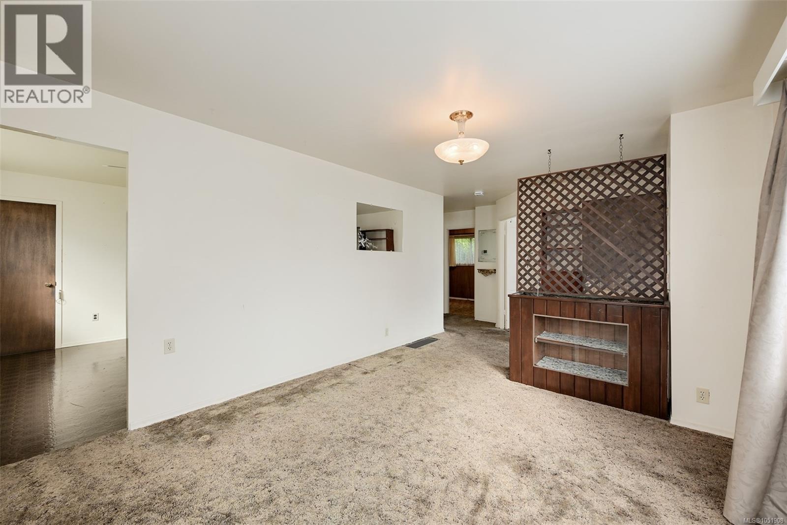 948 Dunsmuir Rd Property Photo 4