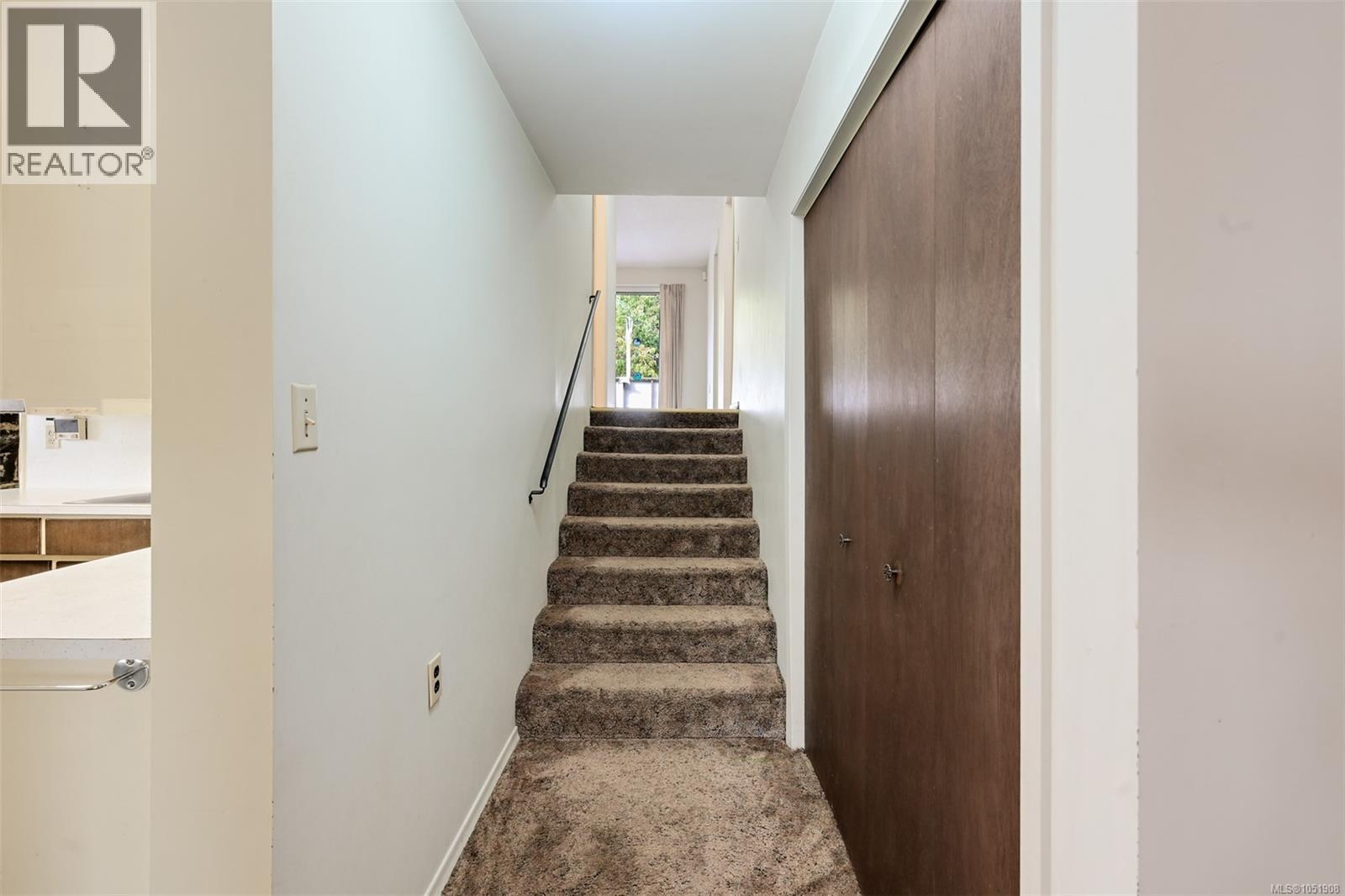 948 Dunsmuir Rd Property Photo 17