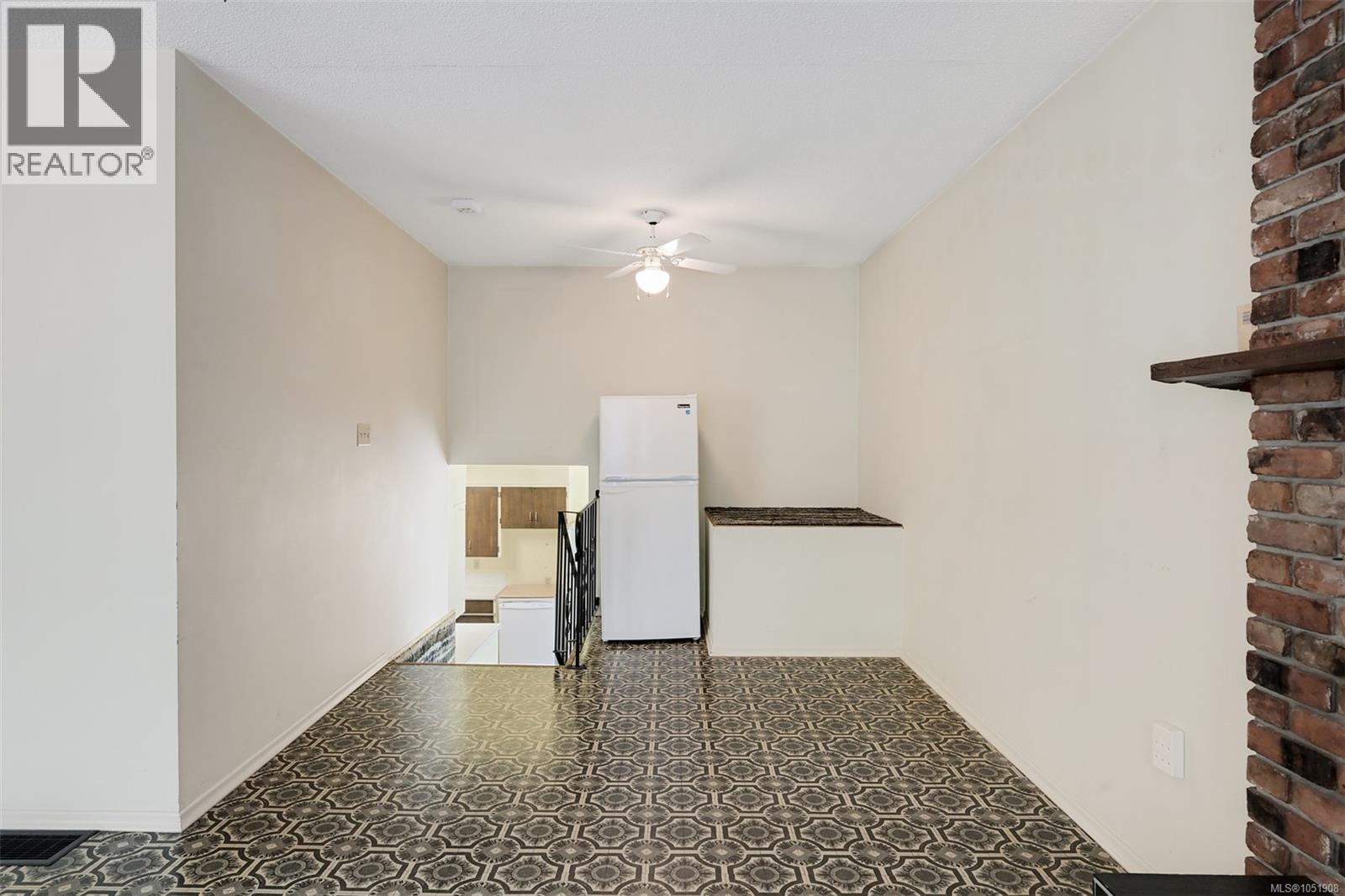 948 Dunsmuir Rd Property Photo 21