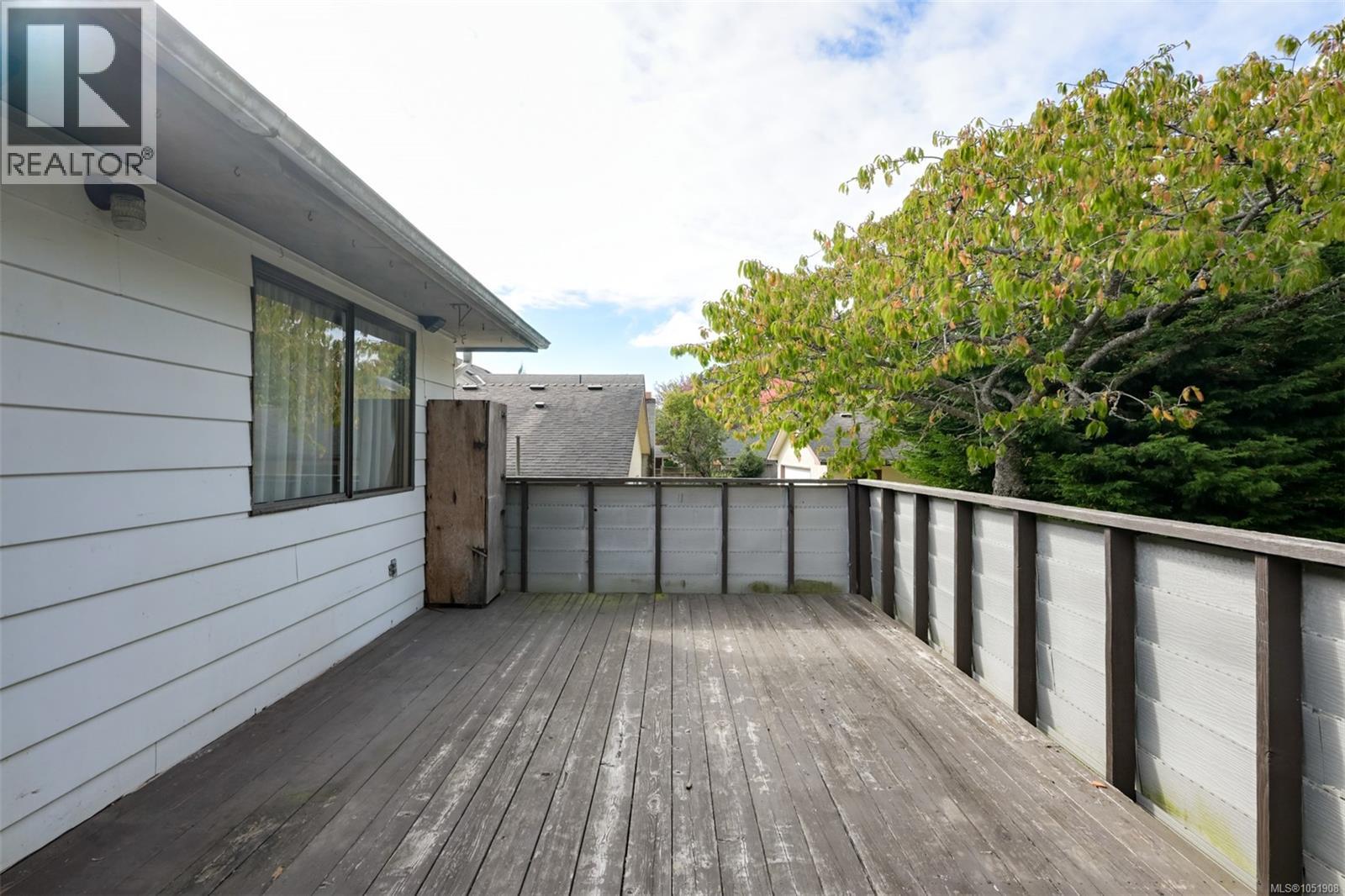 948 Dunsmuir Rd Property Photo 27