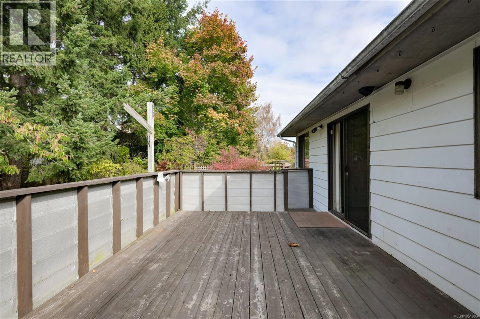 948 Dunsmuir Rd Property Photo 28