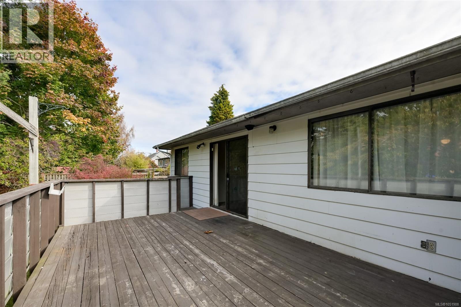 948 Dunsmuir Rd Property Photo 29