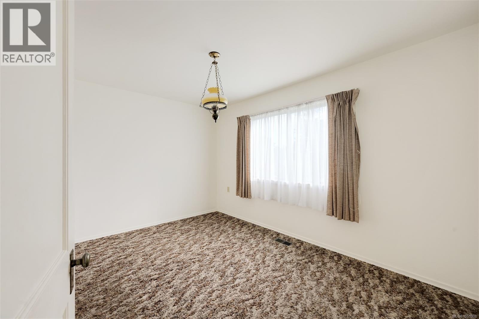 948 Dunsmuir Rd Property Photo 30