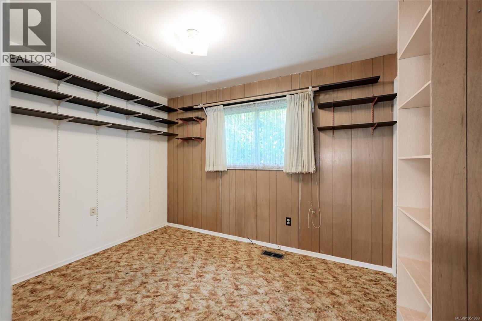 948 Dunsmuir Rd Property Photo 32