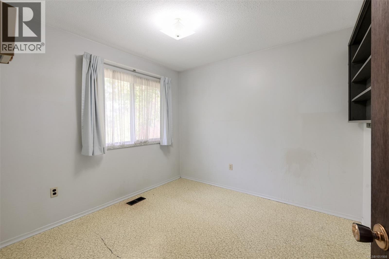 948 Dunsmuir Rd Property Photo 37