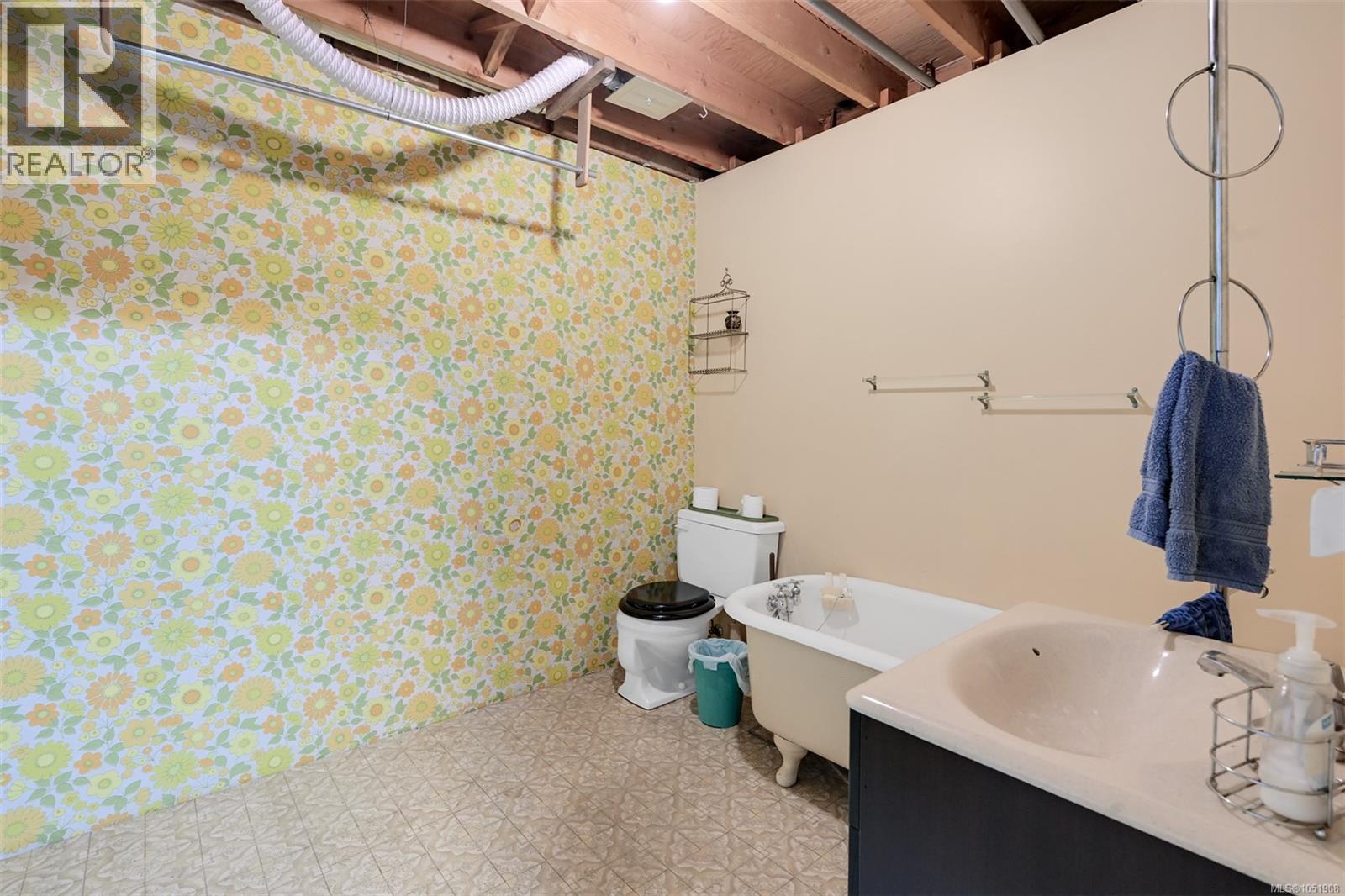 948 Dunsmuir Rd Property Photo 45