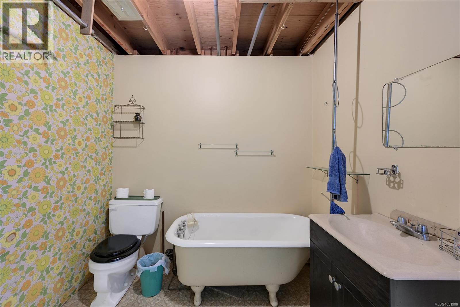 948 Dunsmuir Rd Property Photo 46