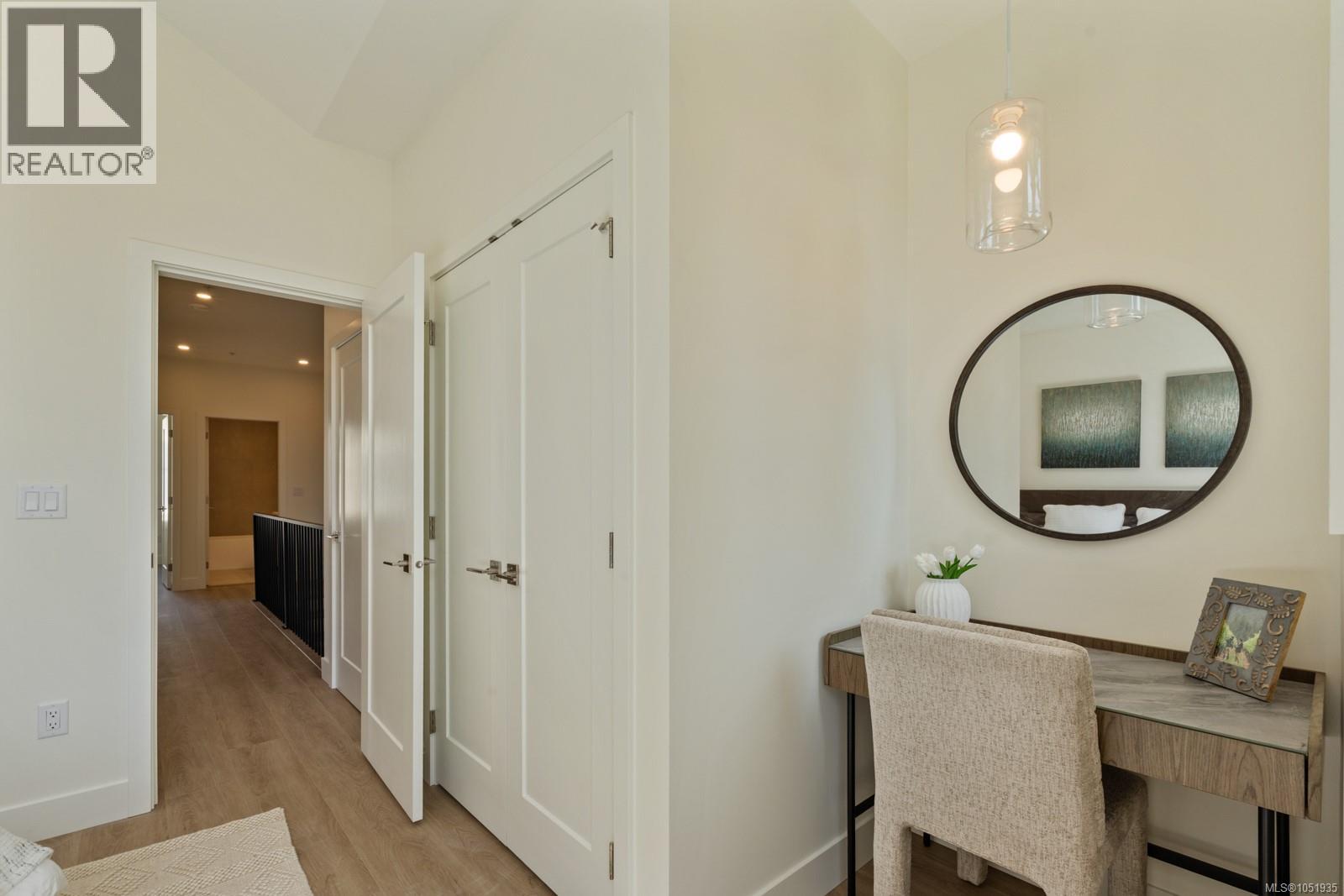214 2770 Vantilburg Cres Property Photo 11